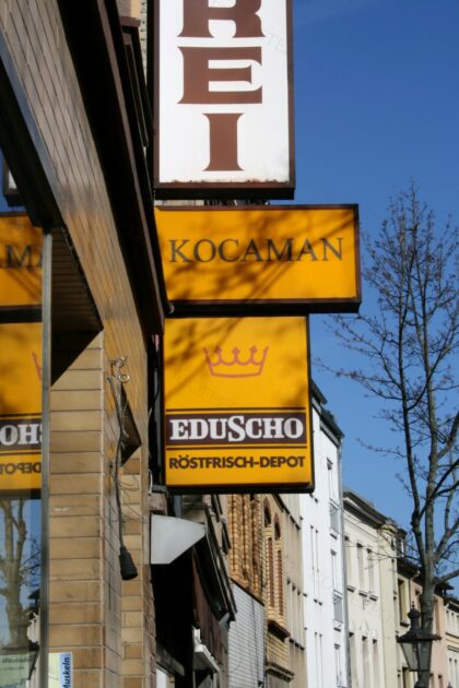 Eduscho leuchtreklame depot by Sir James at German Wikipedia, 2008 — archival coffee print from Wikimedia Commons (institutional source)