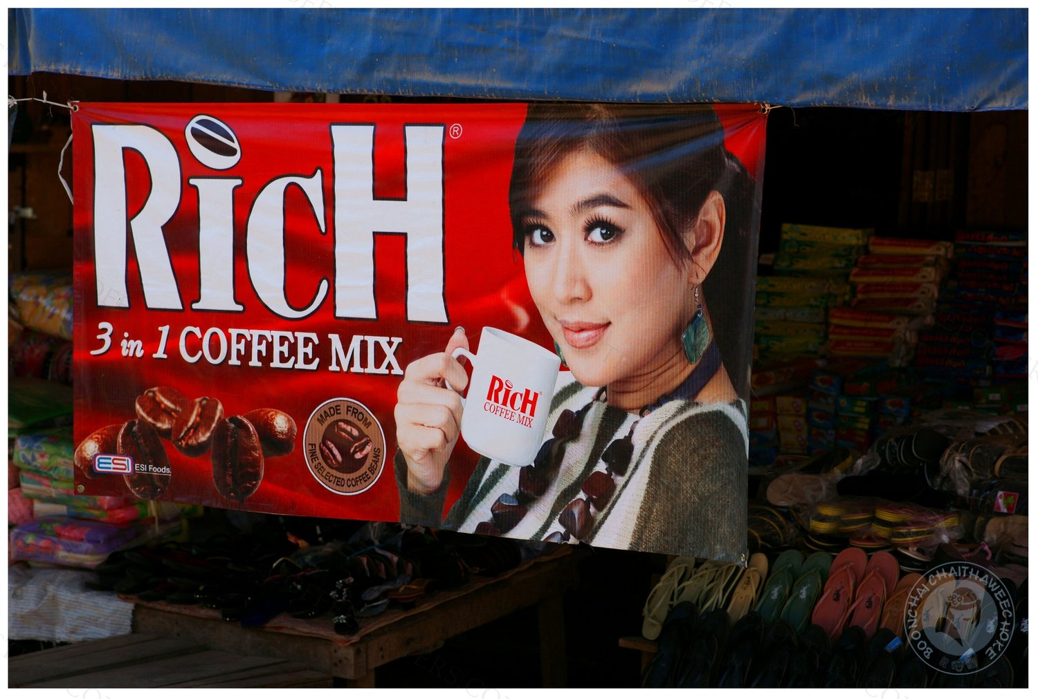 Payathonzu, Myanmar (Burma) - panoramio - Boonchai C (31) by Boonchai C, 2010 — archival coffee print from Wikimedia Commons (institutional source)