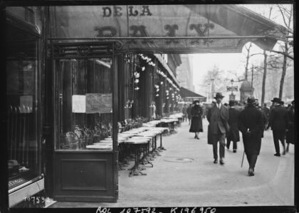 3/3/26, fermeture du café de la Paix : [photographie de presse] / [Agence Rol]