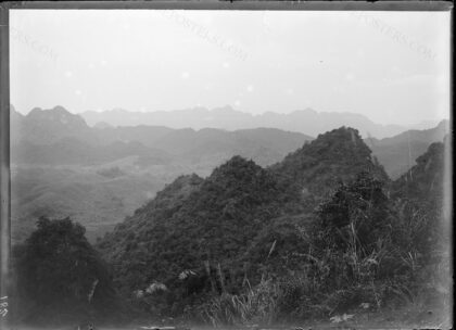 Tonkin. Près Kécheu. Vallée des 99 collines, vue du chemin venant de Kécheu. (panorama en deux) / [photogr.] A